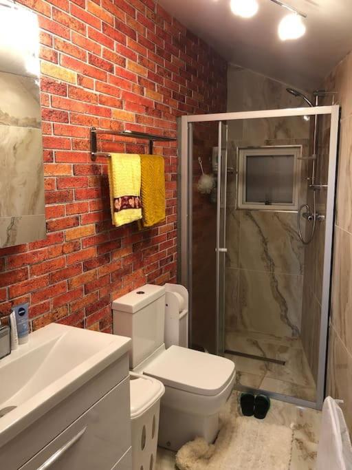 Cheerful 4 Bedroom House With Garden Free Parking London Exterior photo