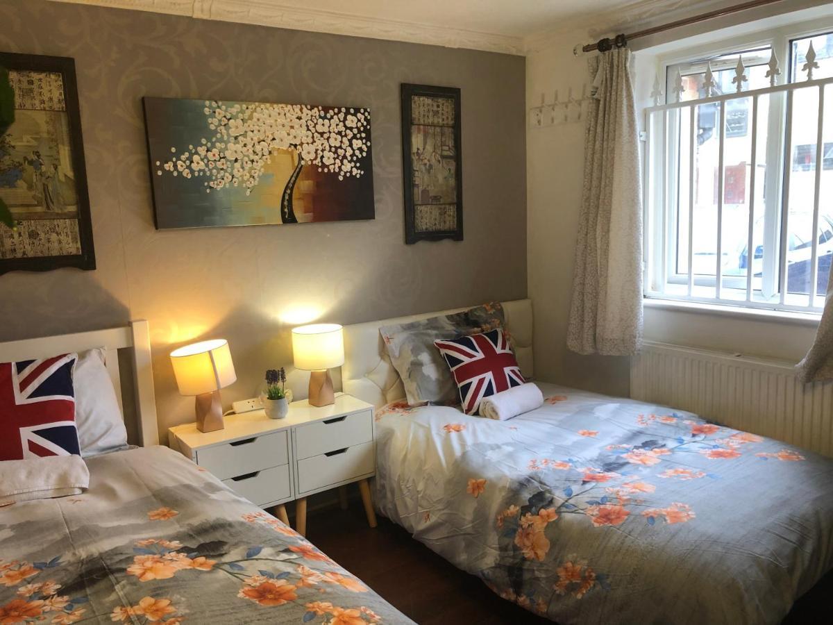 Cheerful 4 Bedroom House With Garden Free Parking London Exterior photo