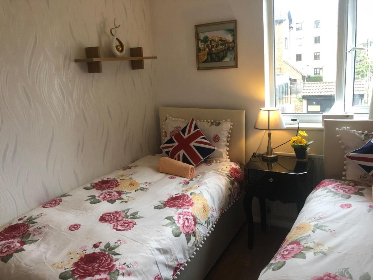 Cheerful 4 Bedroom House With Garden Free Parking London Exterior photo
