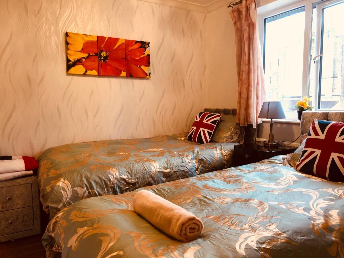 Cheerful 4 Bedroom House With Garden Free Parking London Exterior photo