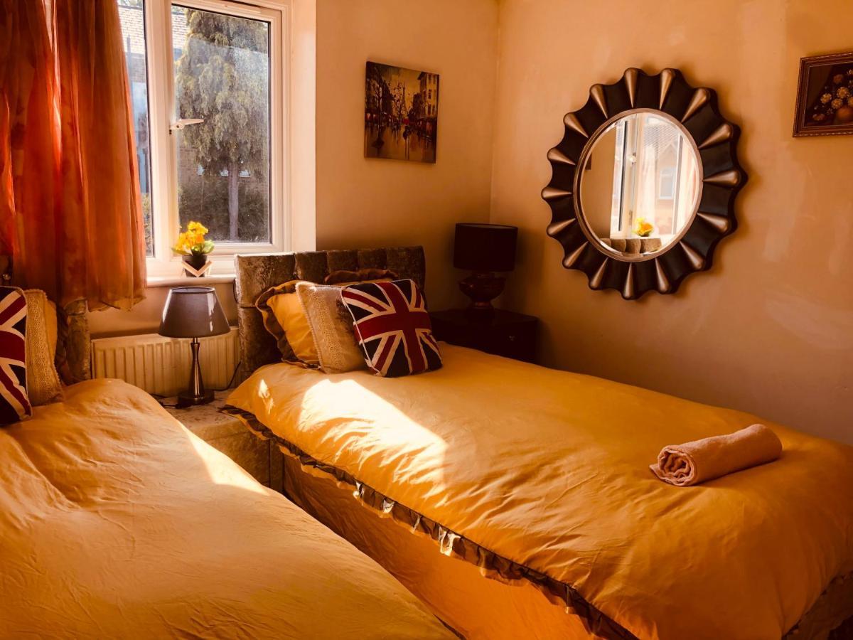 Cheerful 4 Bedroom House With Garden Free Parking London Exterior photo